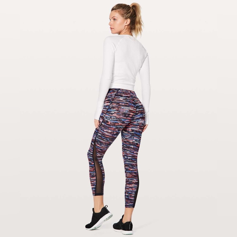 Lululemon Train Times 7/8 Pant 25"
Hinshu Alpine White Multi / Black size 4